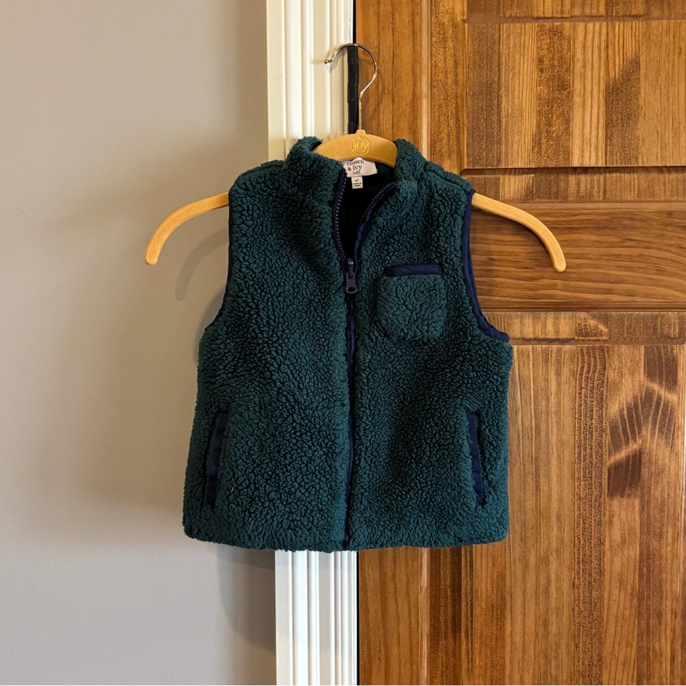 Crown & Ivy Kids Green and Navy Sherpa Vest (Size: 4T)